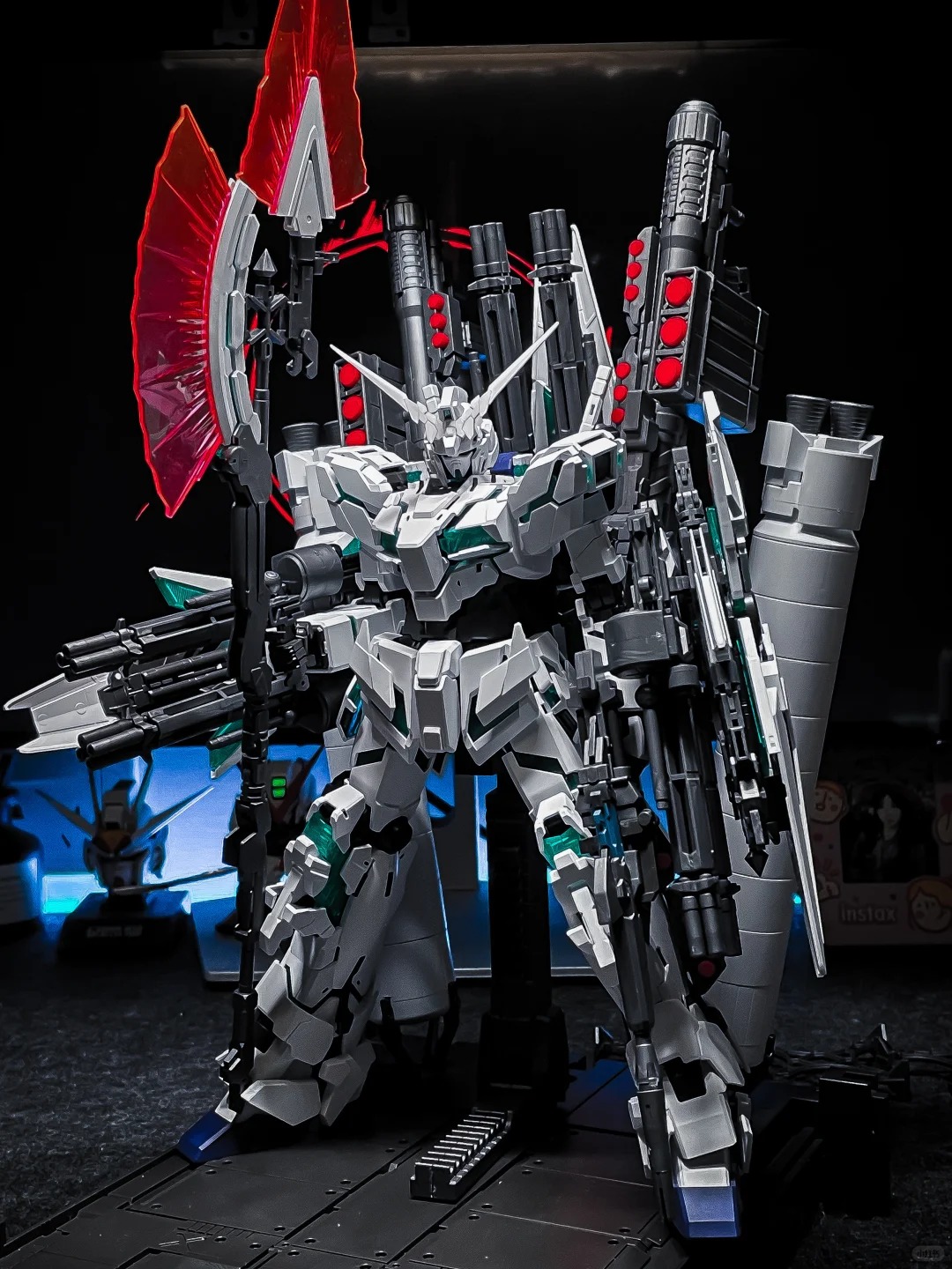 Auf Lager 1/100 MENGHU Modell  – Model Kit Unicorn Bewertung und Preis