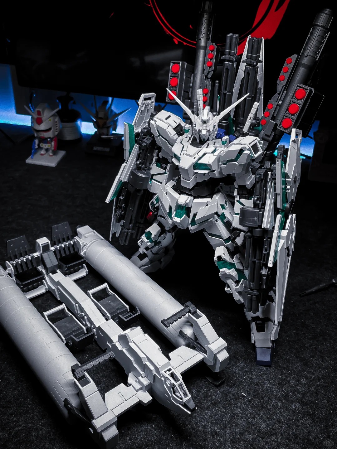 Auf Lager 1/100 MENGHU Modell  – Model Kit Unicorn Bewertung und Preis